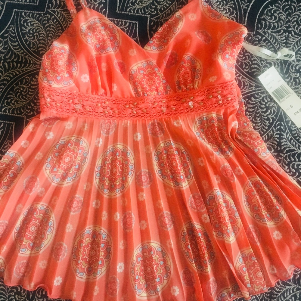 Cute Top by Trixxi